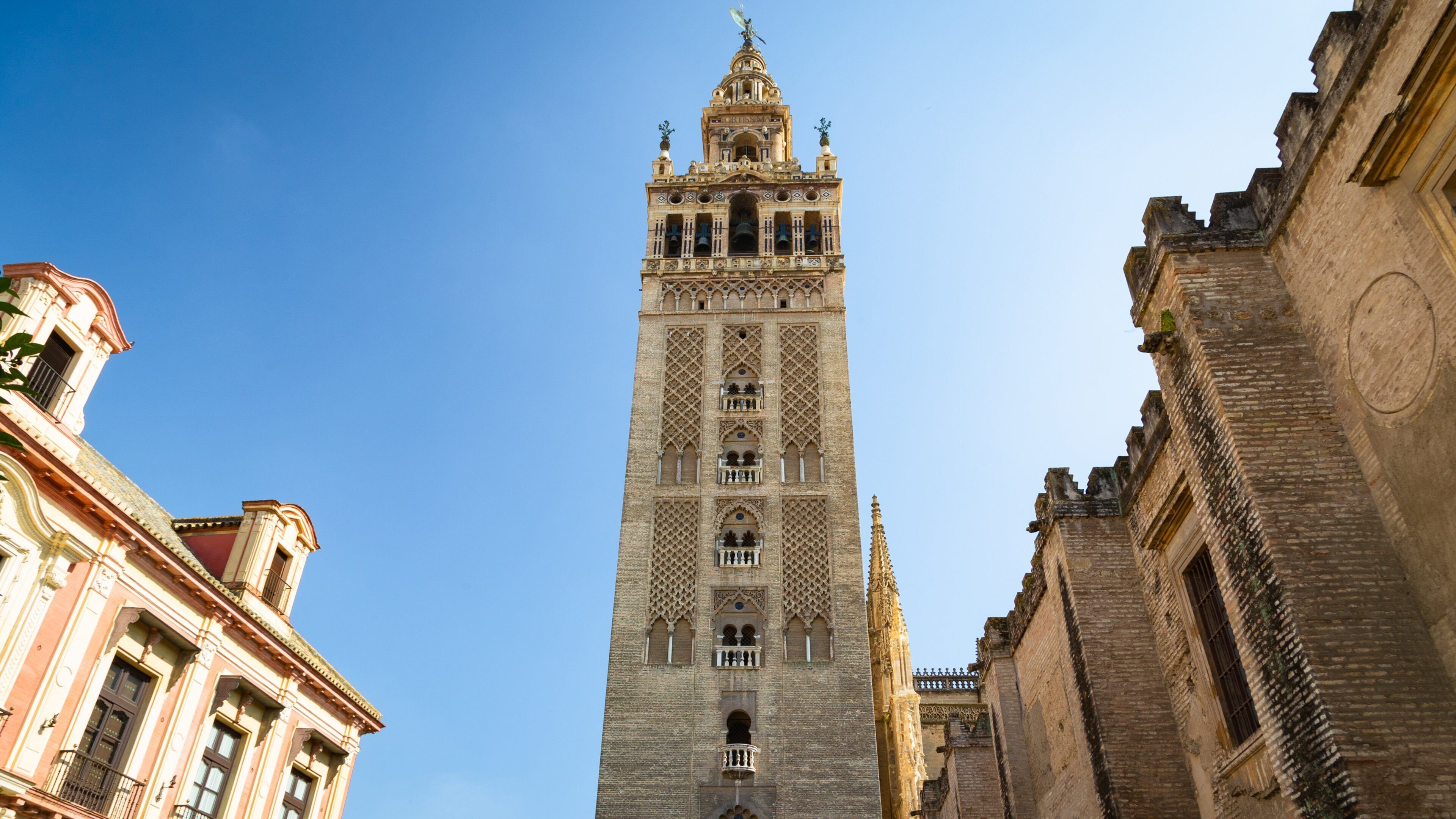 La Giralda which includes heritage architecture
