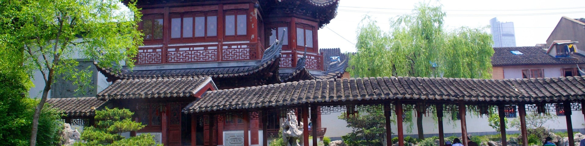 Jardim Yu Yuan que inclui um jardim, arquitetura de patrimônio e um lago