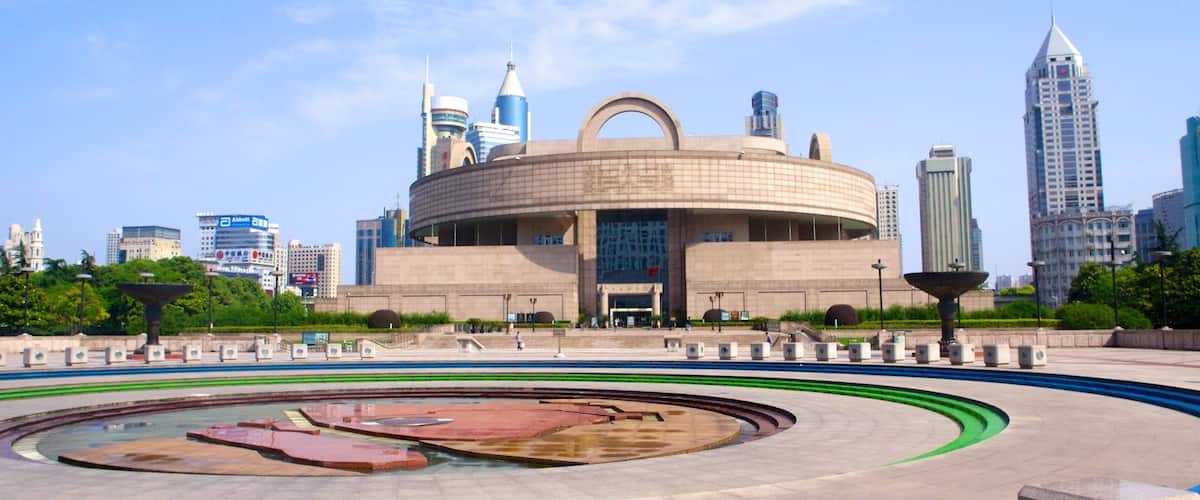 Museo de Shanghái que incluye arquitectura moderna, una ciudad y un parque o plaza