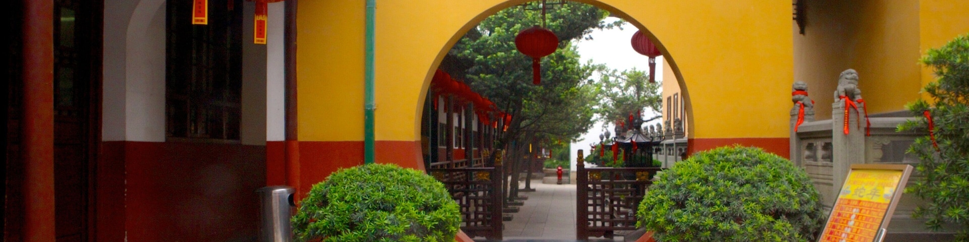 Templo del Buda de Jade mostrando un templo o lugar de culto y aspectos religiosos
