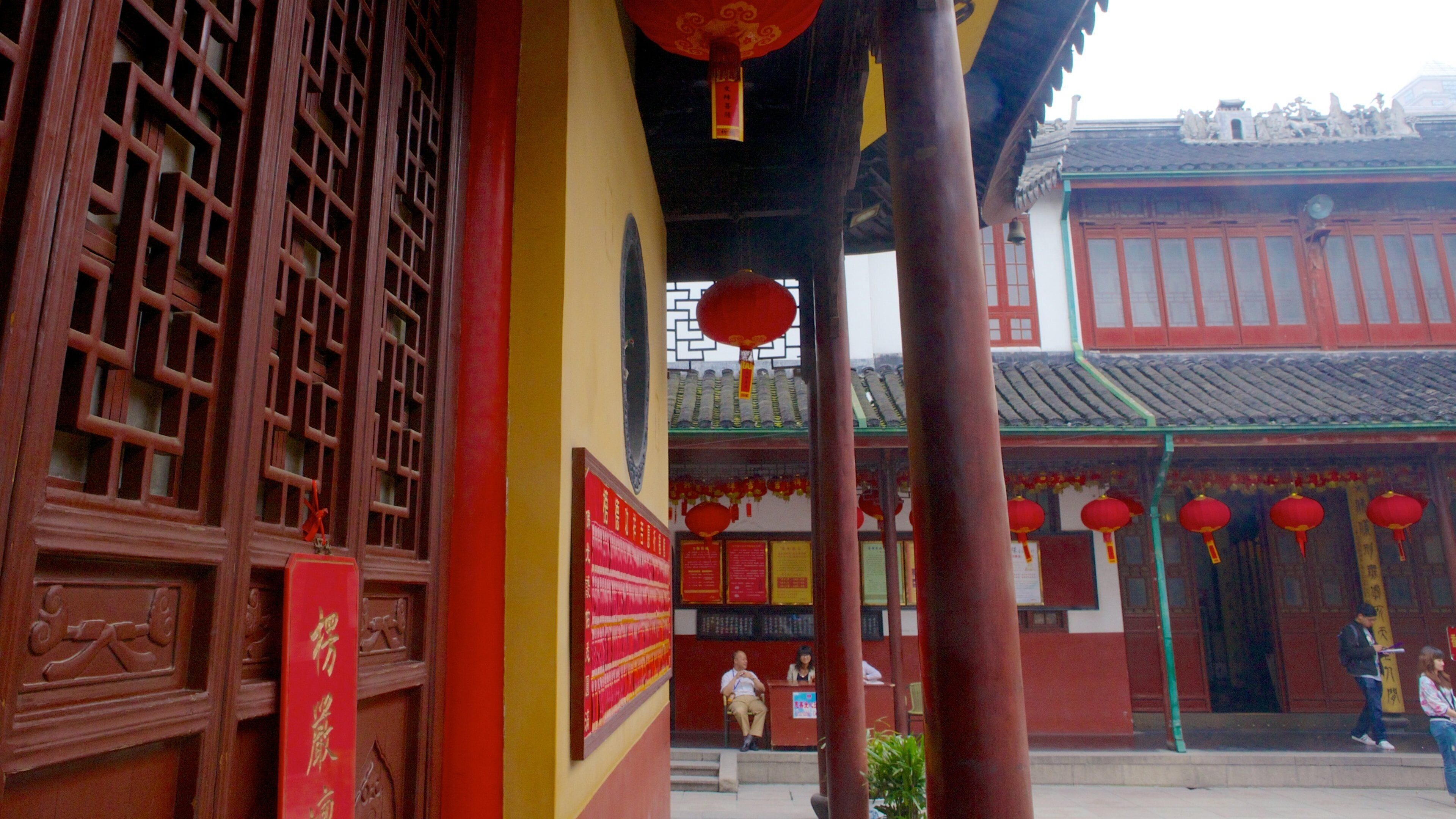 Chùa Phật Ngọc trong đó bao gồm yếu tố tôn giáo và đền chùa