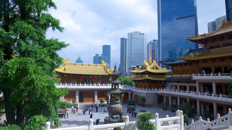 Templo Jing An mostrando uma cidade e um templo ou local de adoração