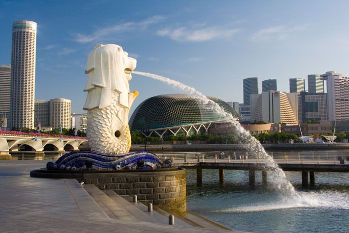 Merlion in front of the Esplanade Singapore