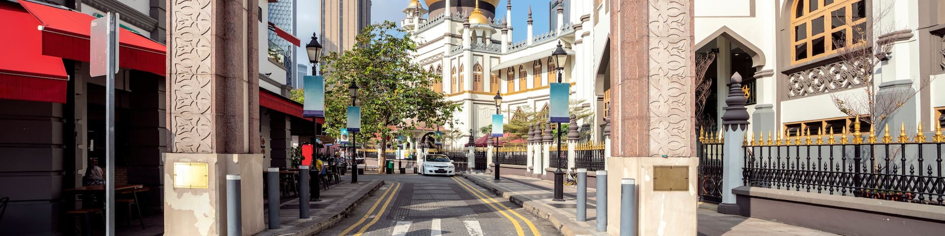 street view of singapore with Masjid Sultan