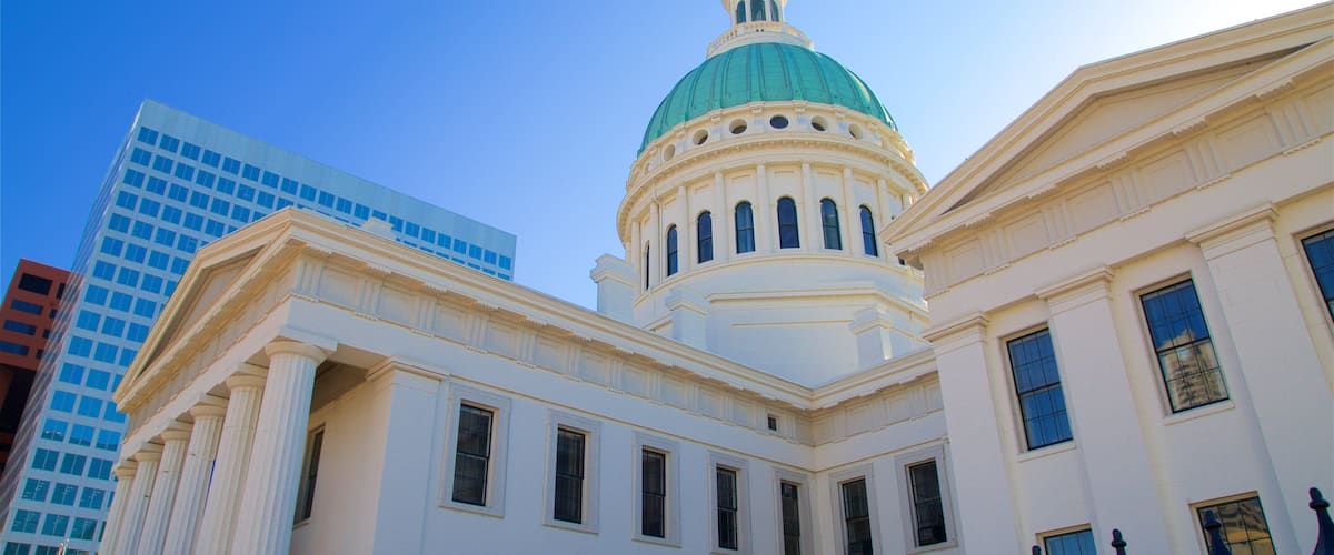 Old Courthouse featuring a city and heritage architecture