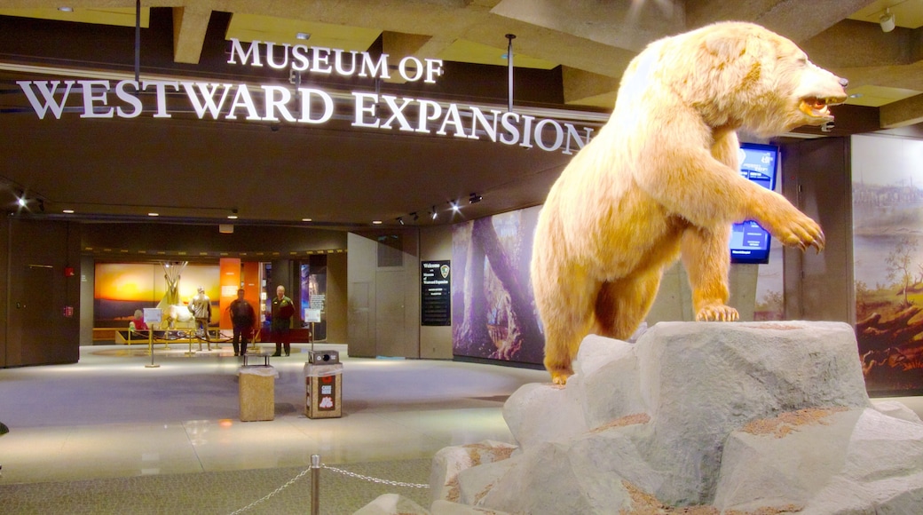 Jefferson National Expansion Memorial Park showing signage and interior views