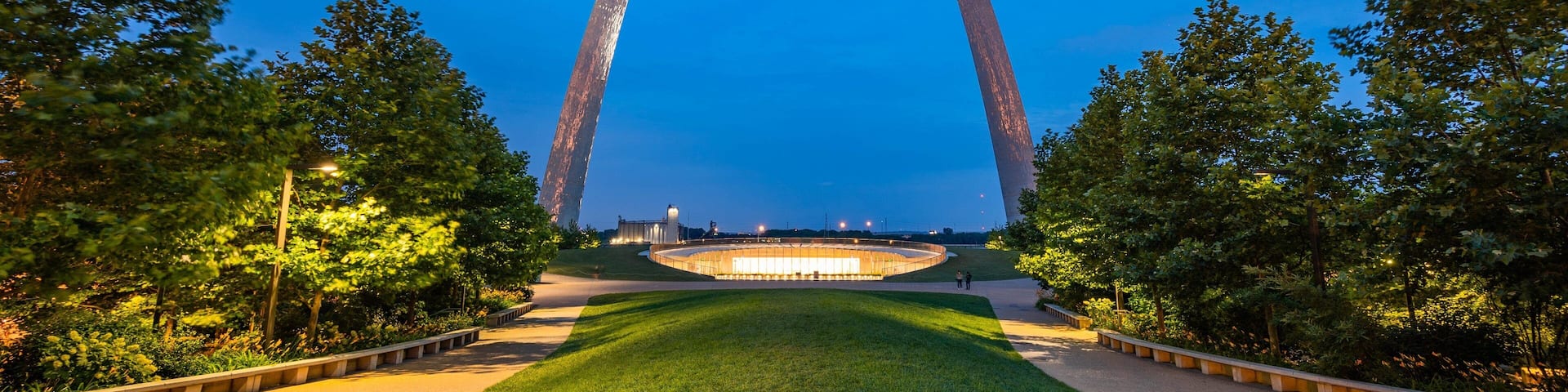 Gateway Arch featuring a monument, night scenes and a park