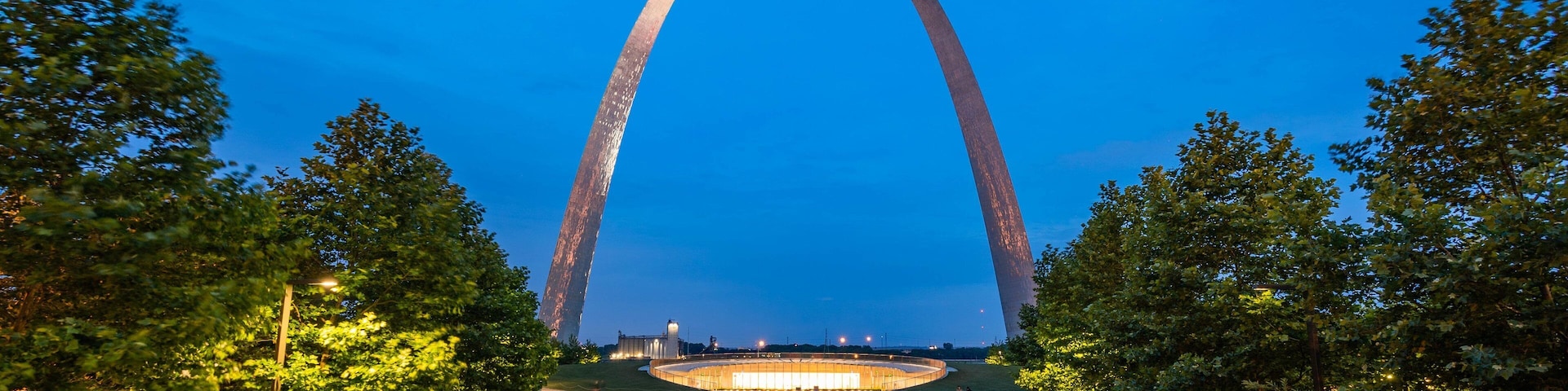 Gateway Arch featuring a monument, night scenes and a park