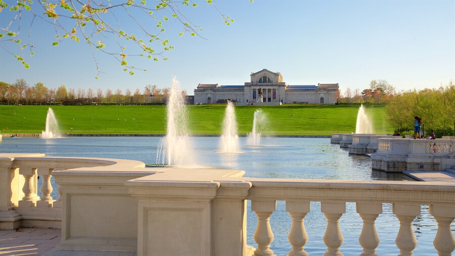 St. Louis Art Museum showing an administrative buidling, a garden and a fountain