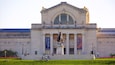 St. Louis Art Museum inclusief een park, een zonsondergang en een standbeeld of beeldhouwwerk
