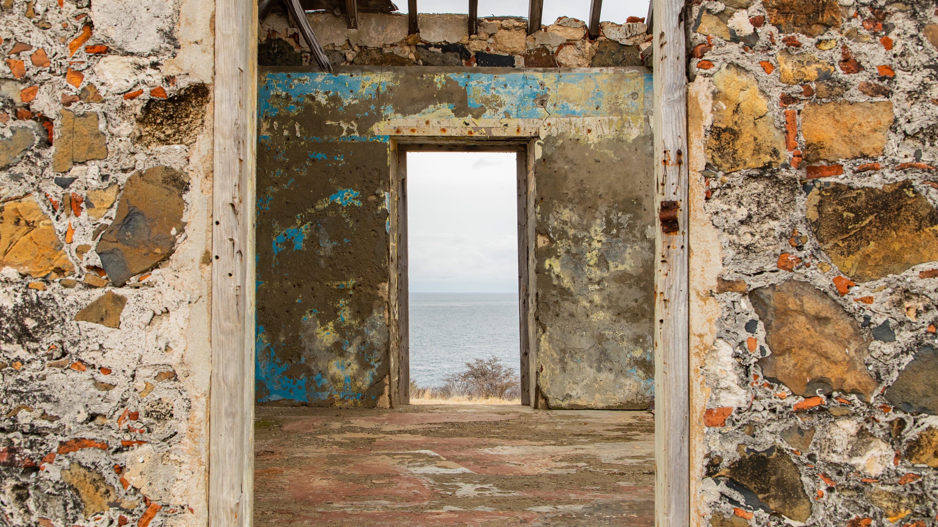 Fort Amsterdam showing interior views and a ruin
