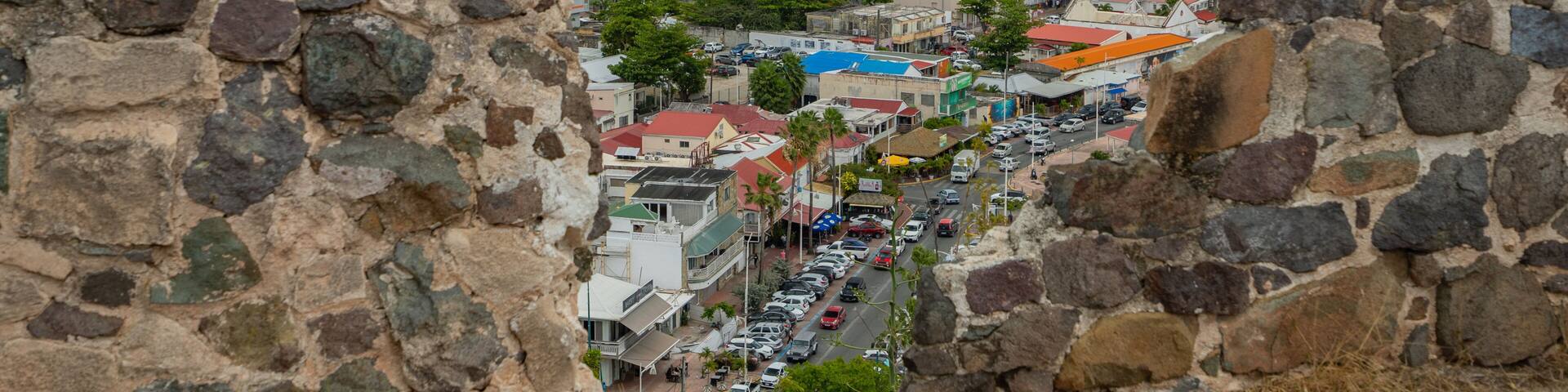 Fort St. Louis showing a coastal town