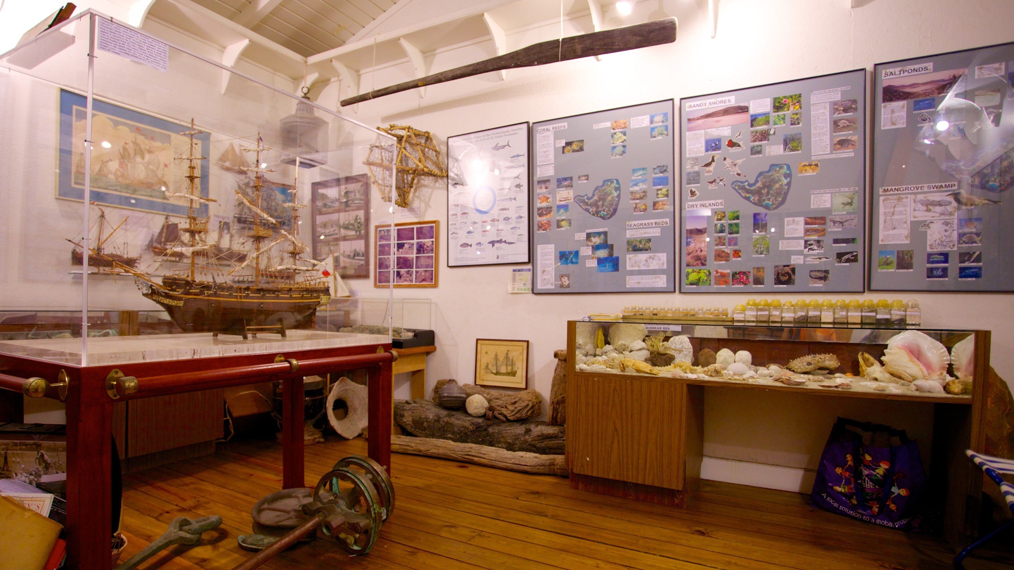 Sint Maartenin museo johon kuuluu sisäkuvat