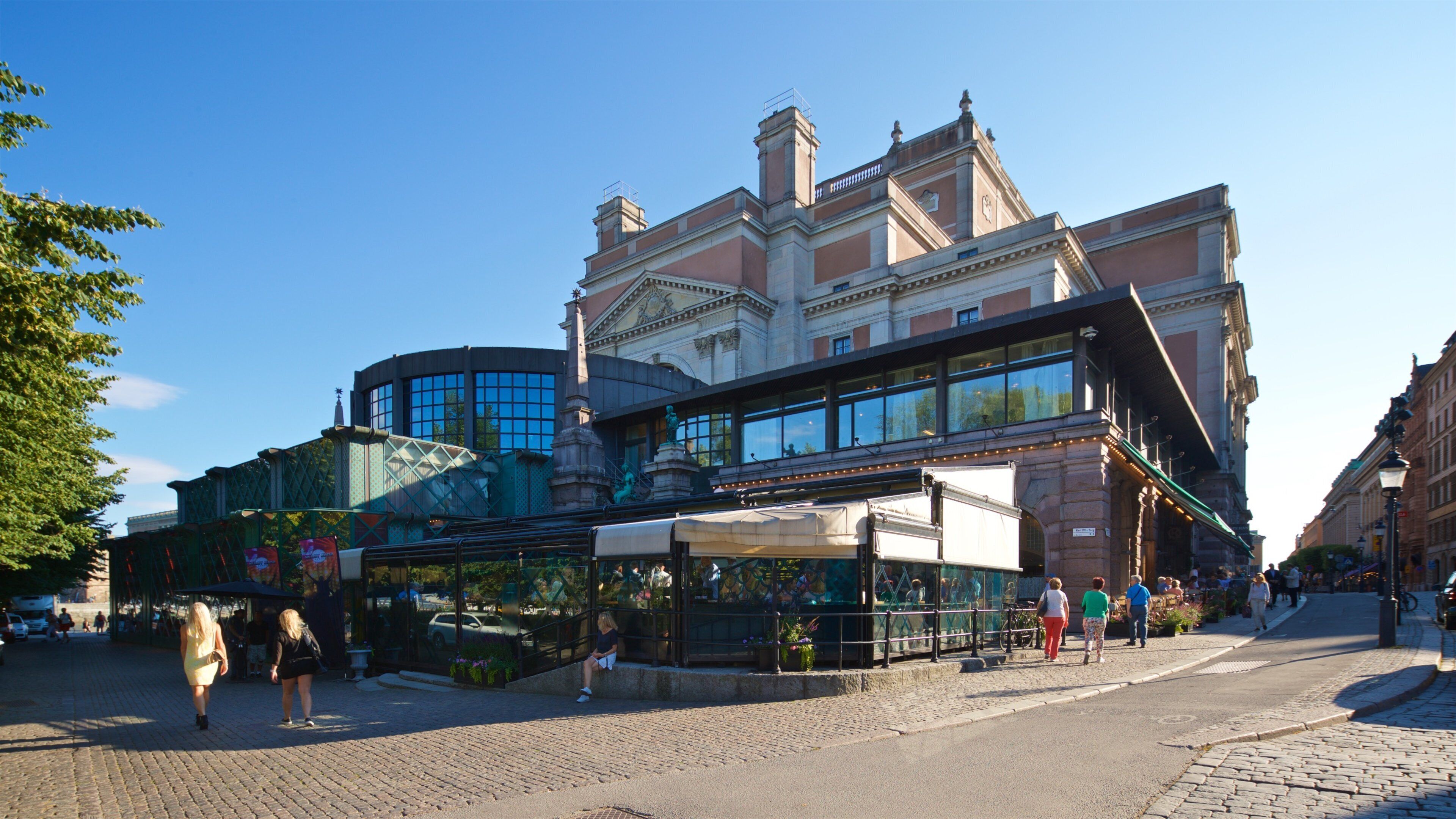 Royal Swedish Opera featuring heritage architecture