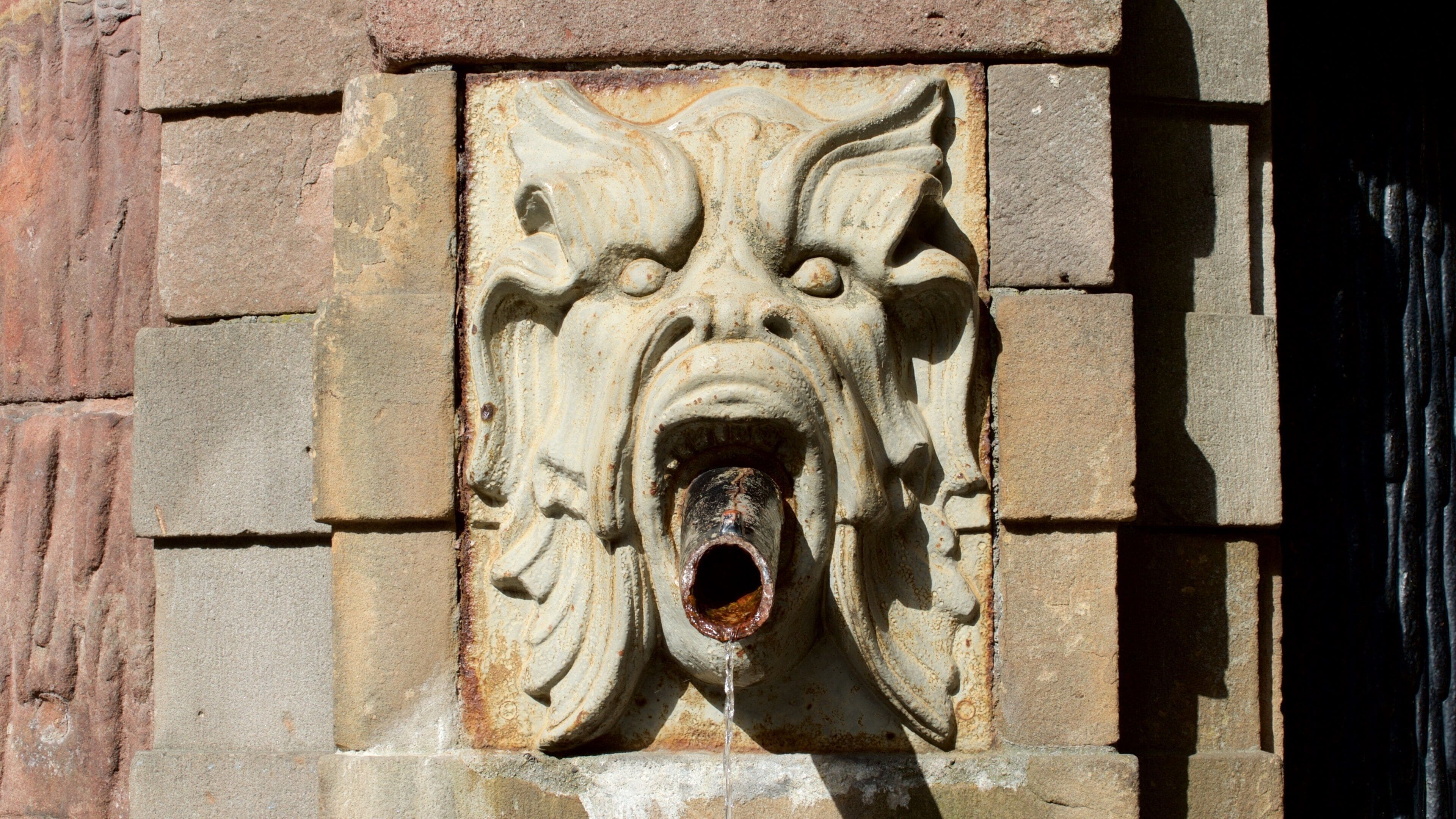 Stortorget featuring a fountain