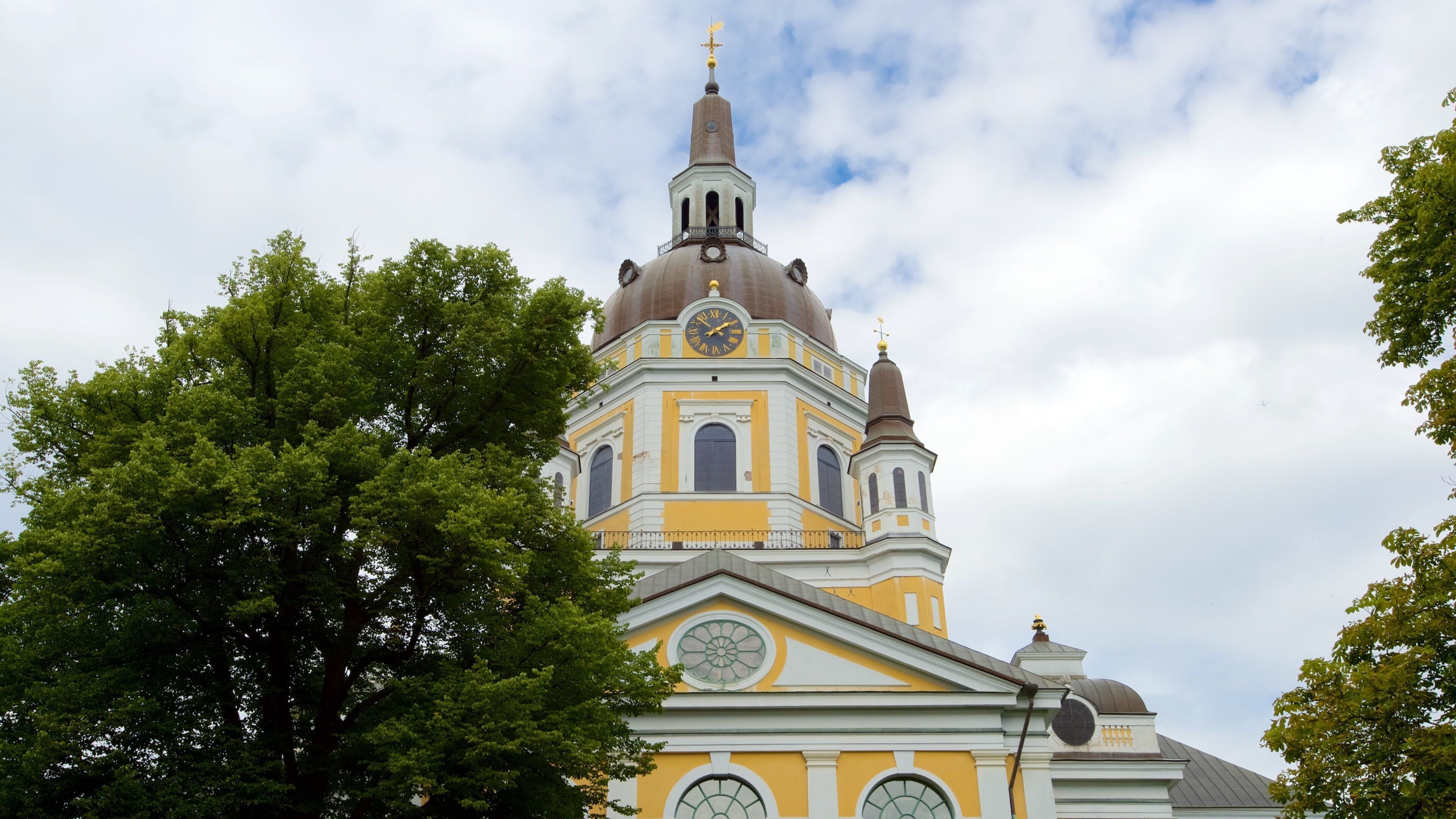 Eglise Catherine montrant église ou cathédrale, éléments religieux et patrimoine architectural