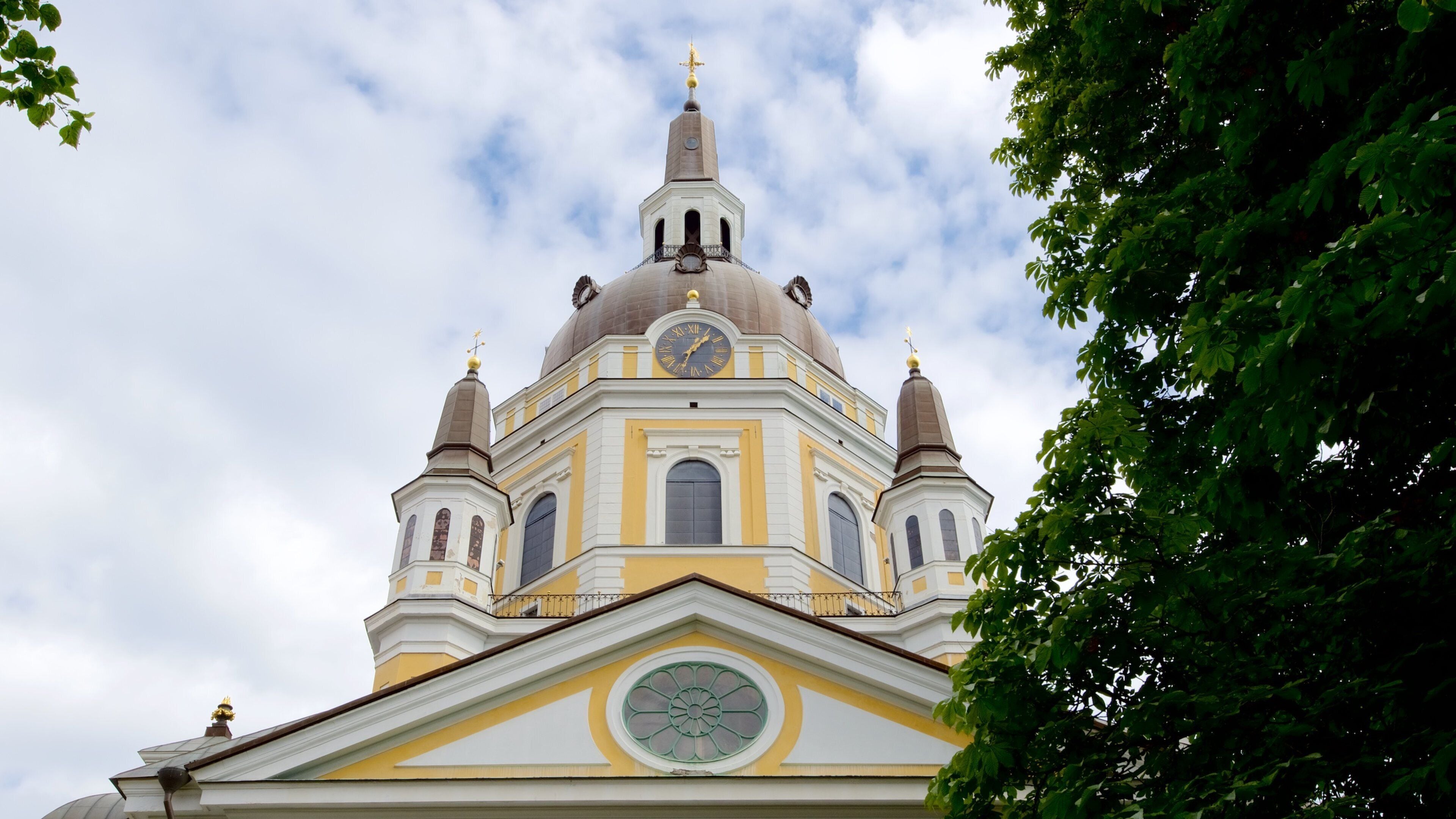 Katarina kyrka som visar historisk arkitektur, religiösa aspekter och en kyrka eller katedral