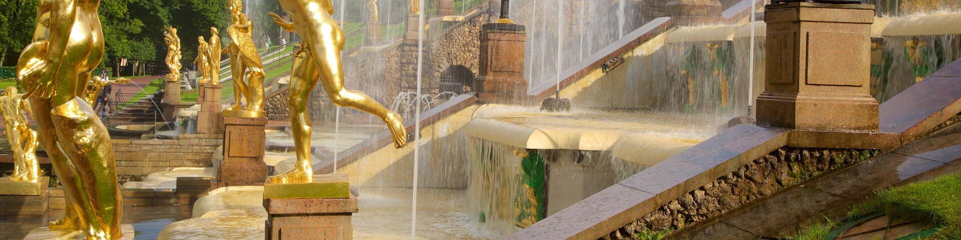 Peterhof Palace and Garden showing a fountain and heritage architecture