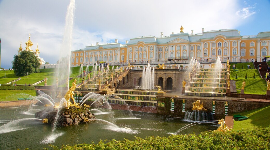 Peterhof Palace and Garden showing heritage architecture and a fountain