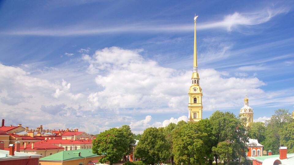 Peter and Paul Fortress showing heritage architecture, a castle and a church or cathedral