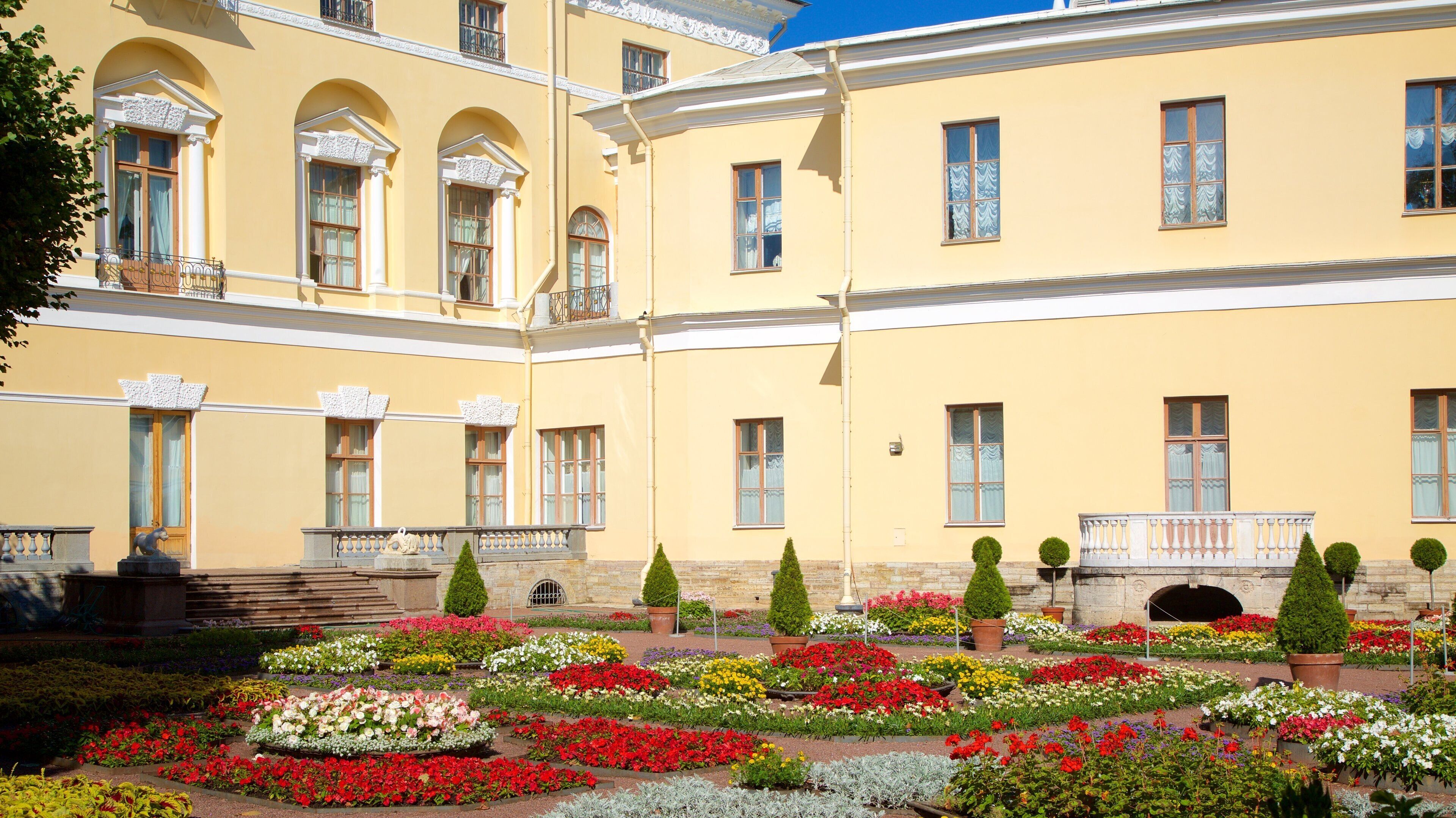 Pavlovsk Palace and Park featuring flowers and a park
