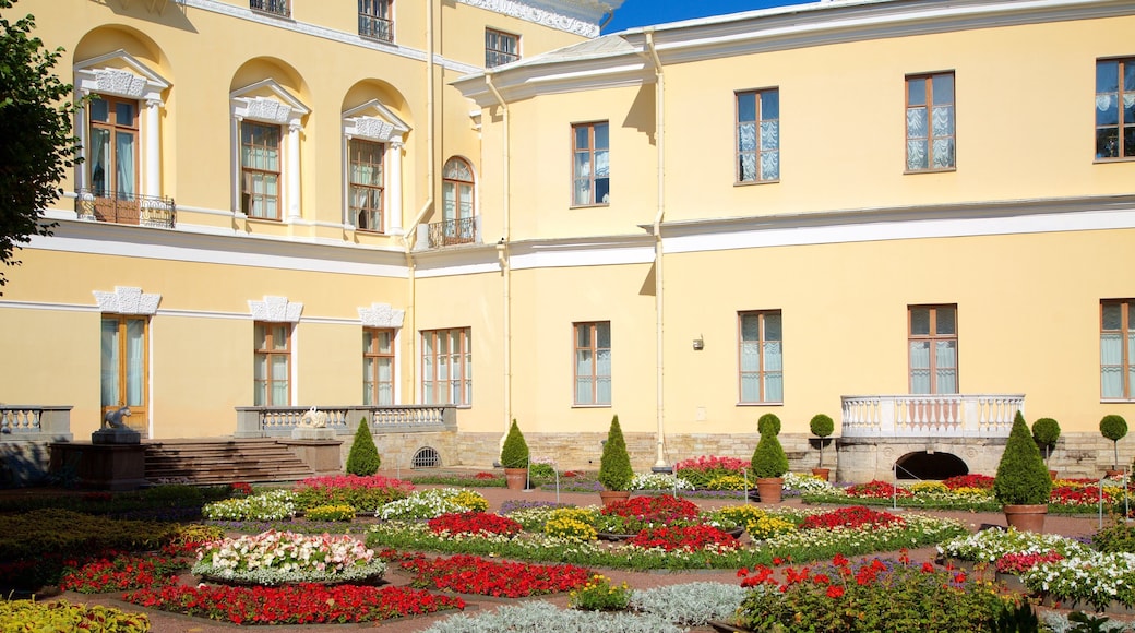 Pavlovsk Palace and Park featuring flowers and a park