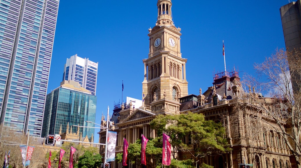 Sydney Town Hall featuring heritage architecture and a city
