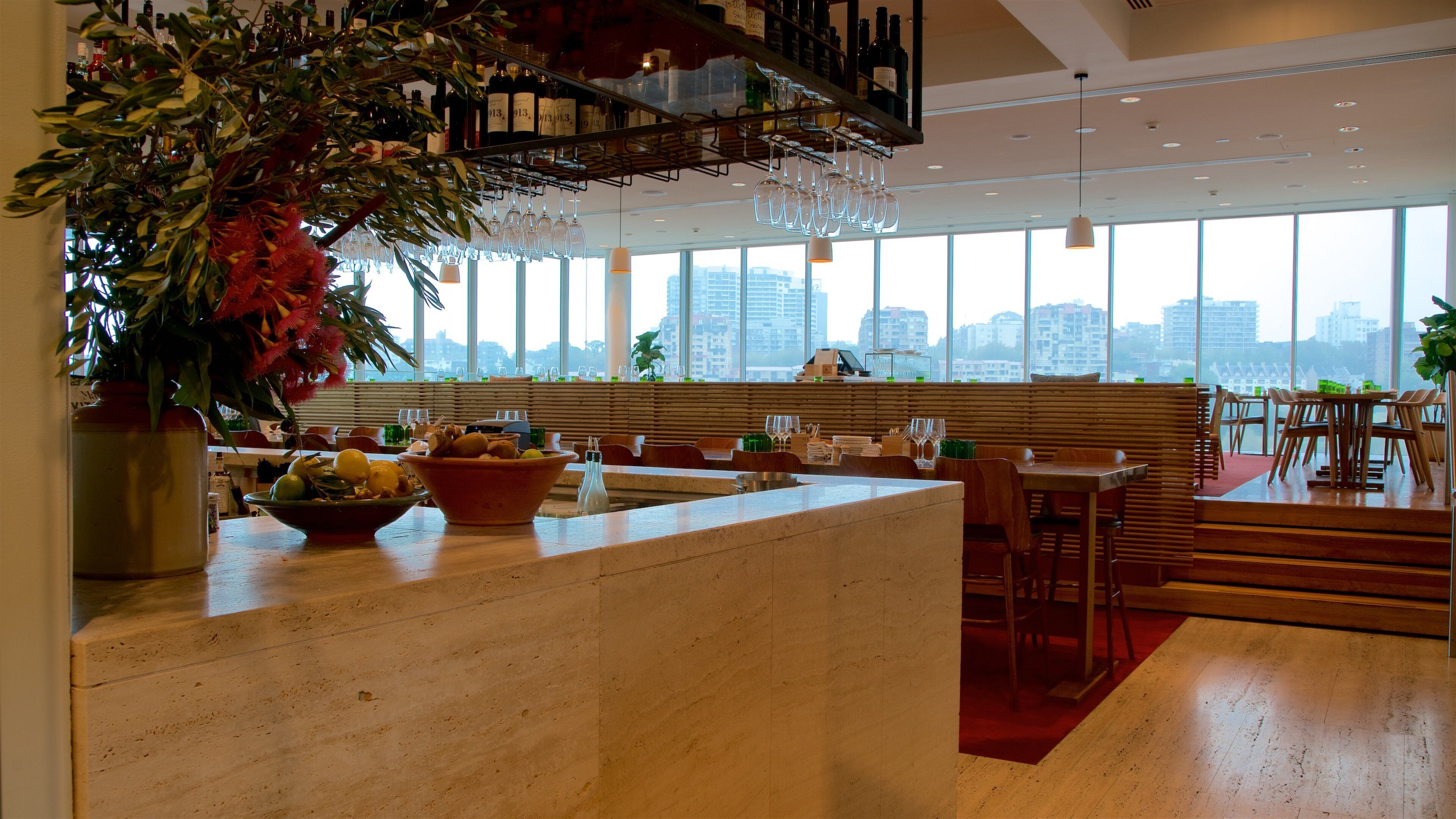 Galería de arte de Nueva Gales del Sur ofreciendo vistas de interior y ambiente de cafetería