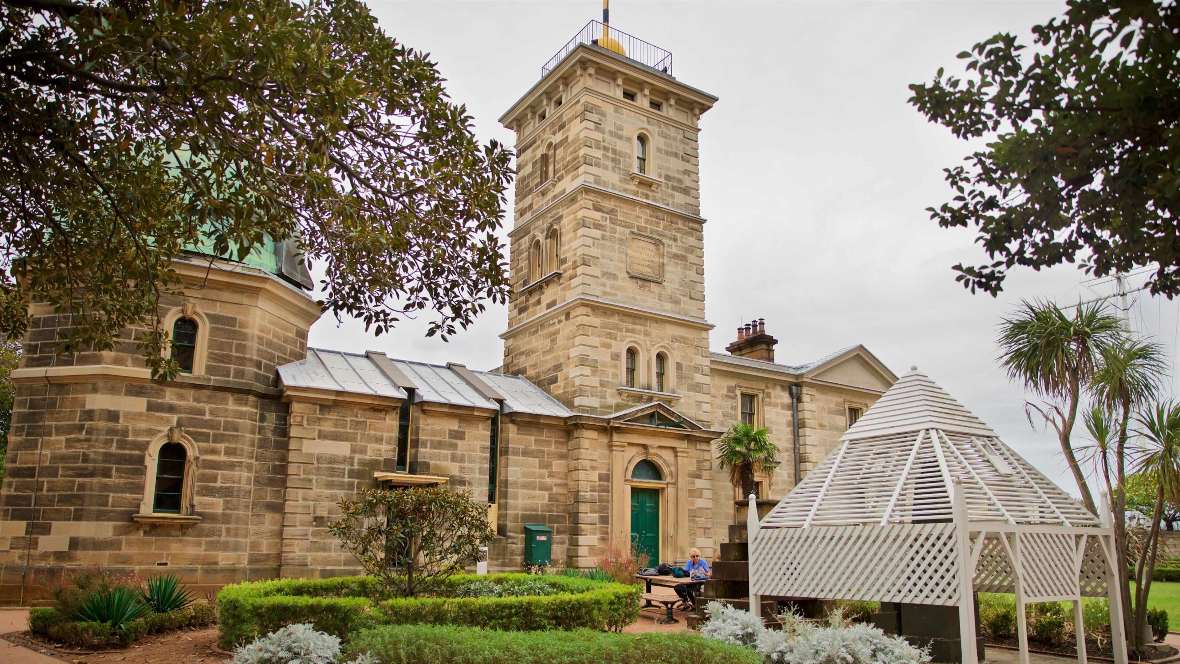 Sydney Observatory showing a garden and heritage architecture