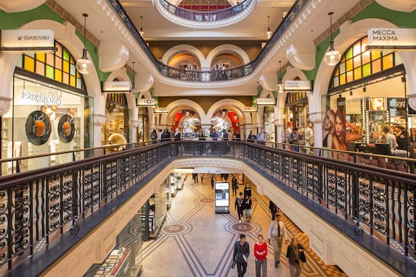 St Maarten and St Martin which includes interior views and shopping