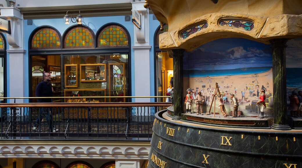 St Maarten and St Martin which includes art, interior views and shopping