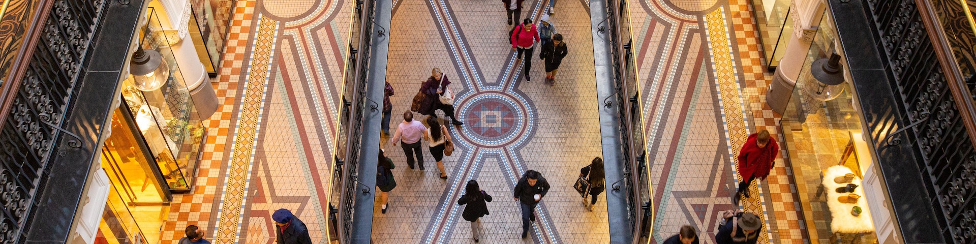 St Maarten and St Martin which includes shopping and interior views