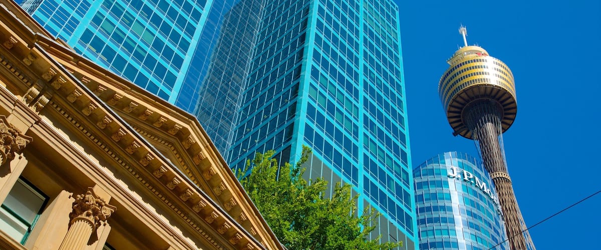 Sydney Tower que incluye arquitectura patrimonial, un rascacielos y una ciudad