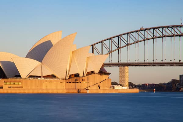 Mrs. Macquarie\'s Chair showing a sunset, a monument and a bridge