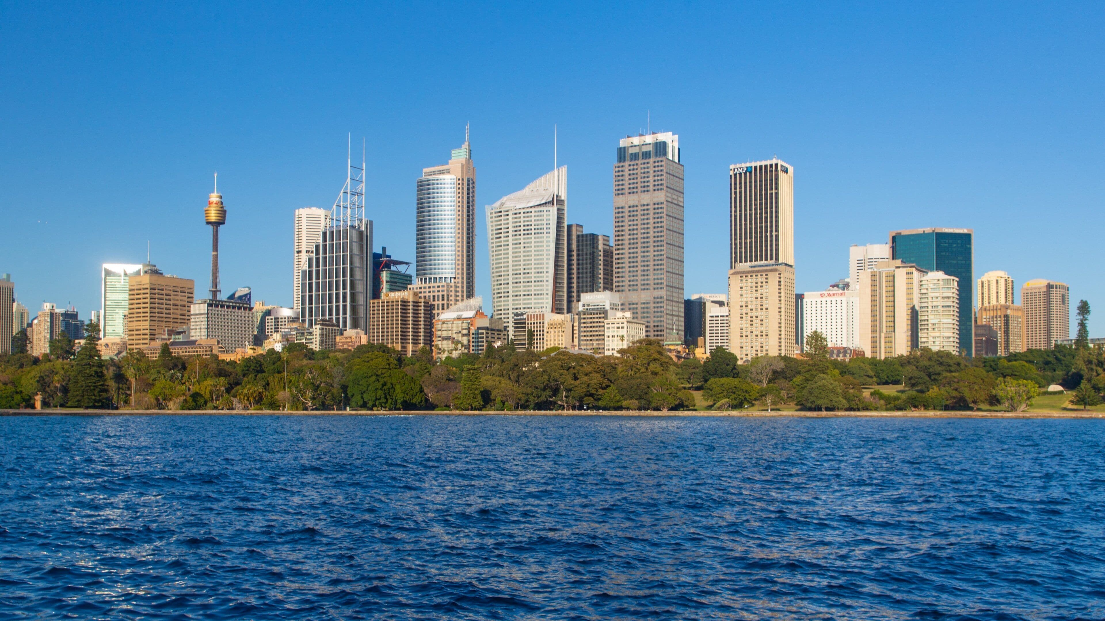 Mrs. Macquarie\'s Chair which includes a bay or harbor and a city