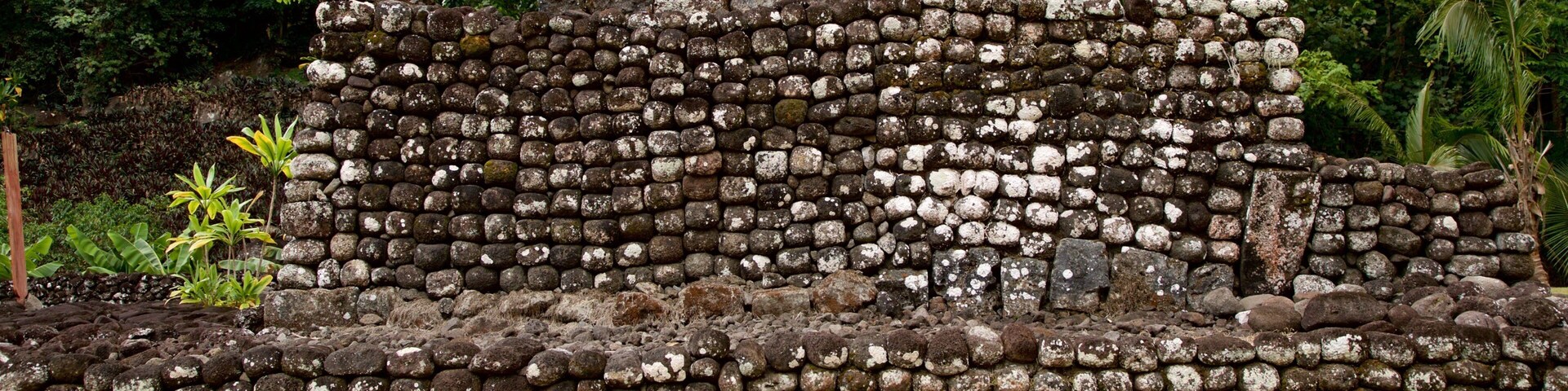 Templo Marae Arahurahu que inclui elementos de patrimônio