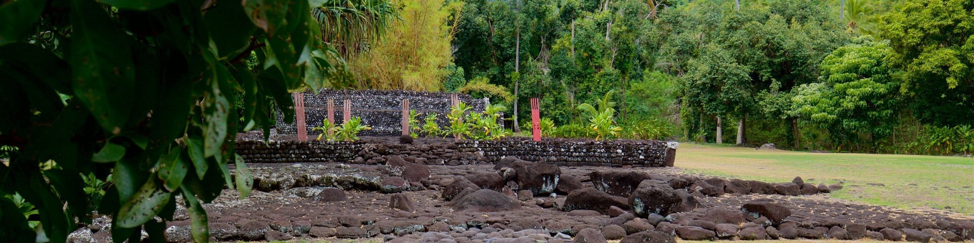 Marae Arahurahu Temple which includes a park and heritage elements