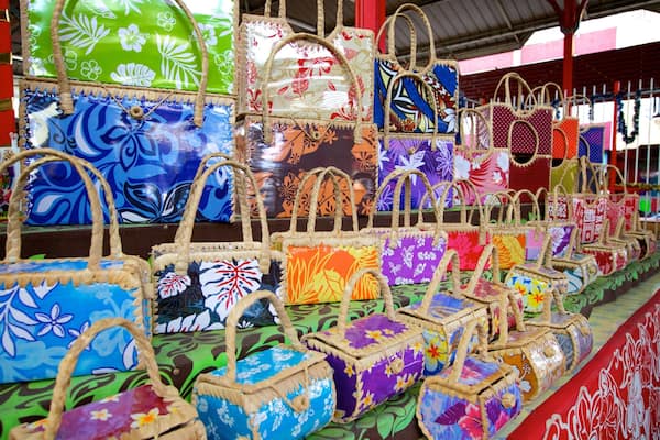 Marché de Papeete mettant en vedette marchés et mode