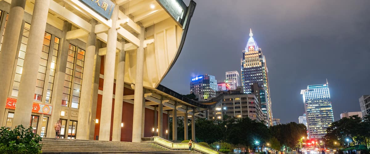 Sun Yat-Sen Memorial Hall showing night scenes, street scenes and a city