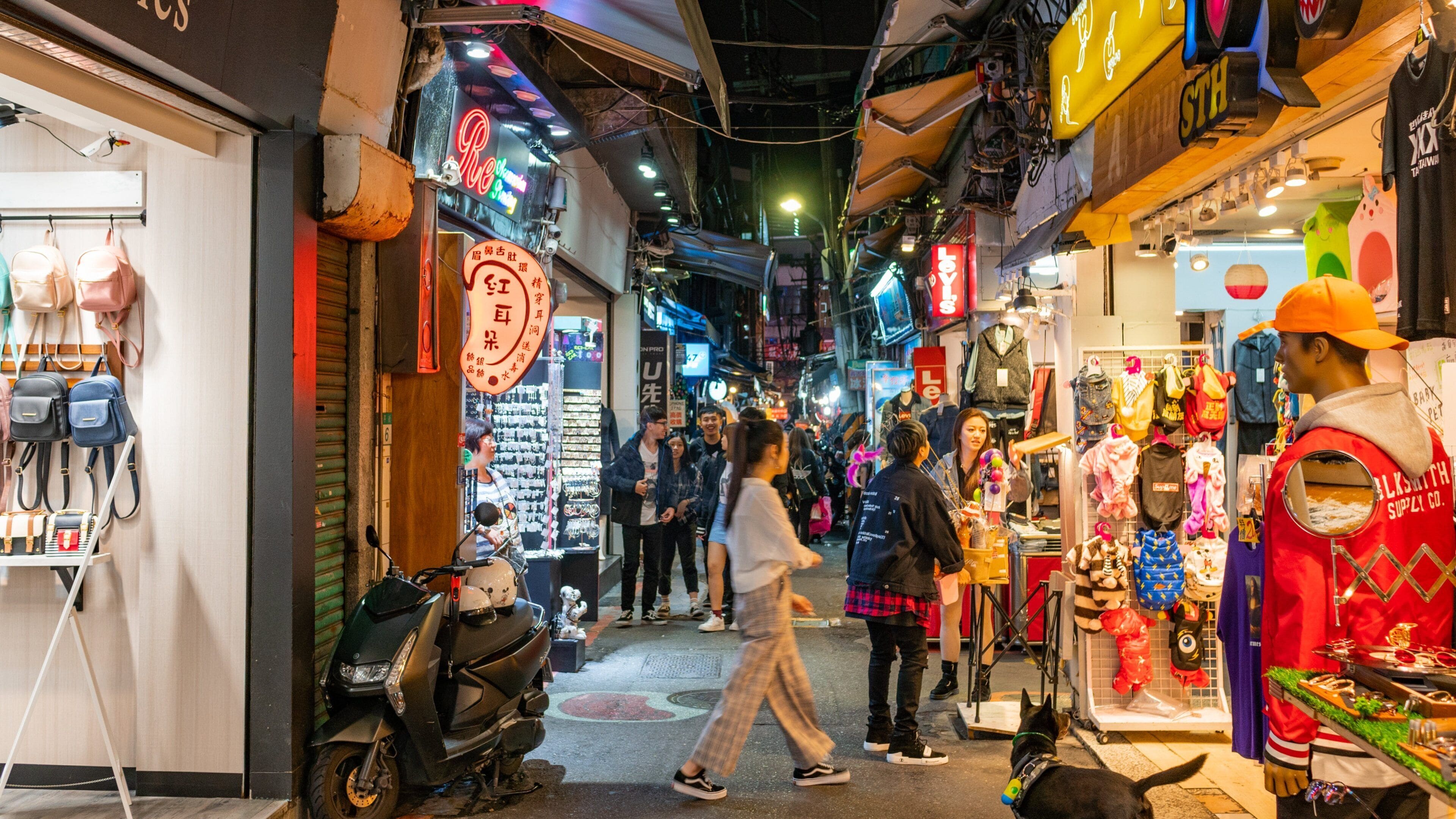 Shilin Night Market showing night scenes, markets and street scenes