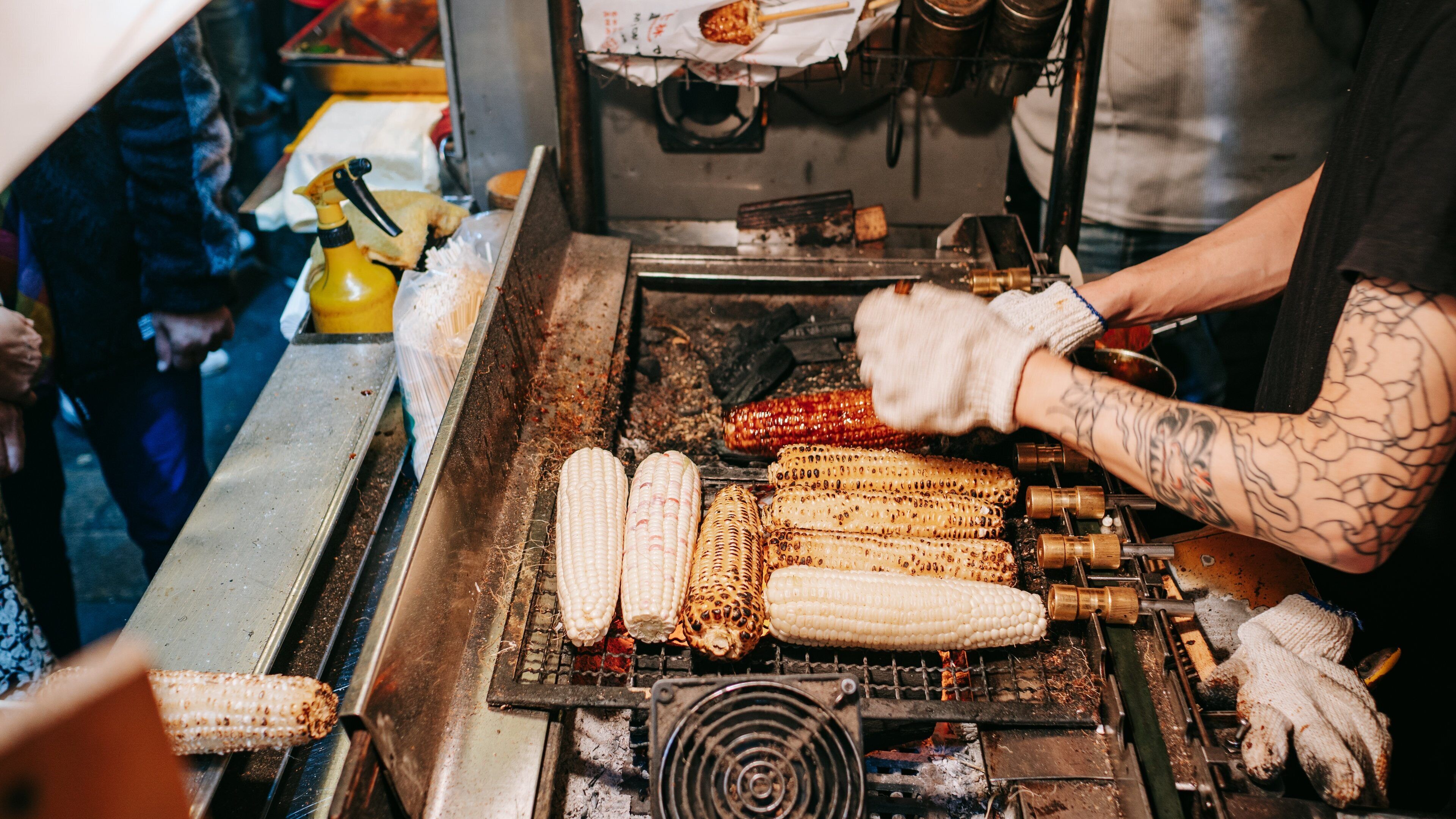 Shilin Night Market featuring food and markets