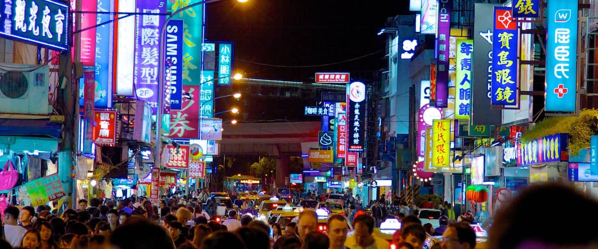 Shilin Night Market showing shopping, markets and signage