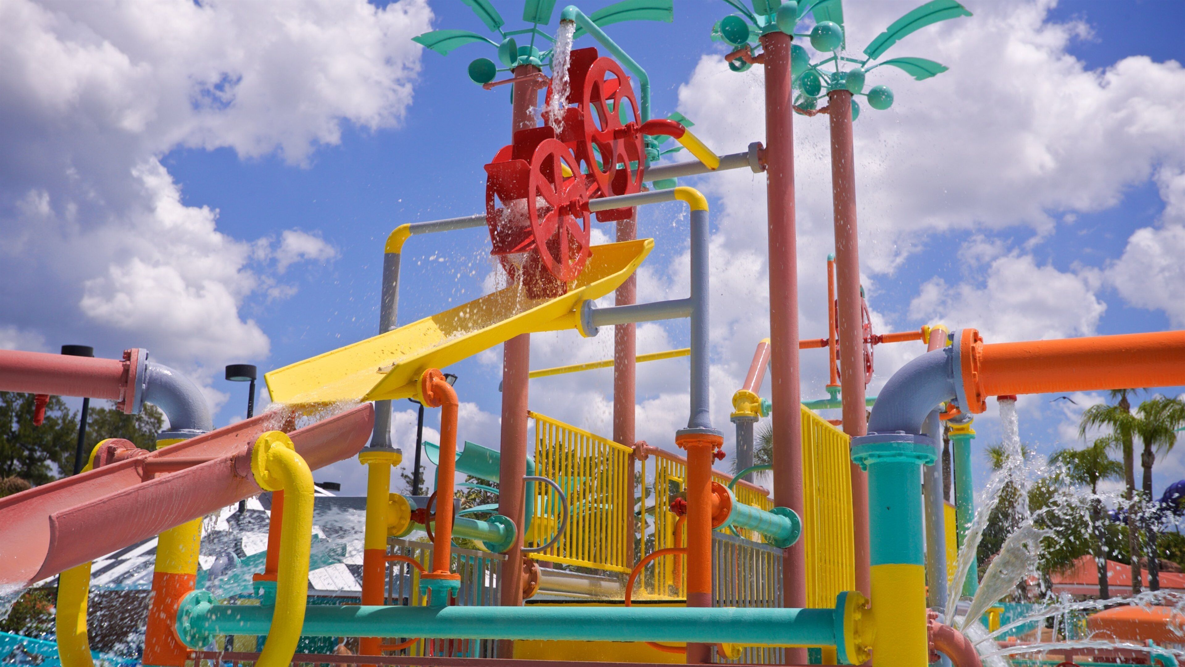 Adventure Island showing a waterpark