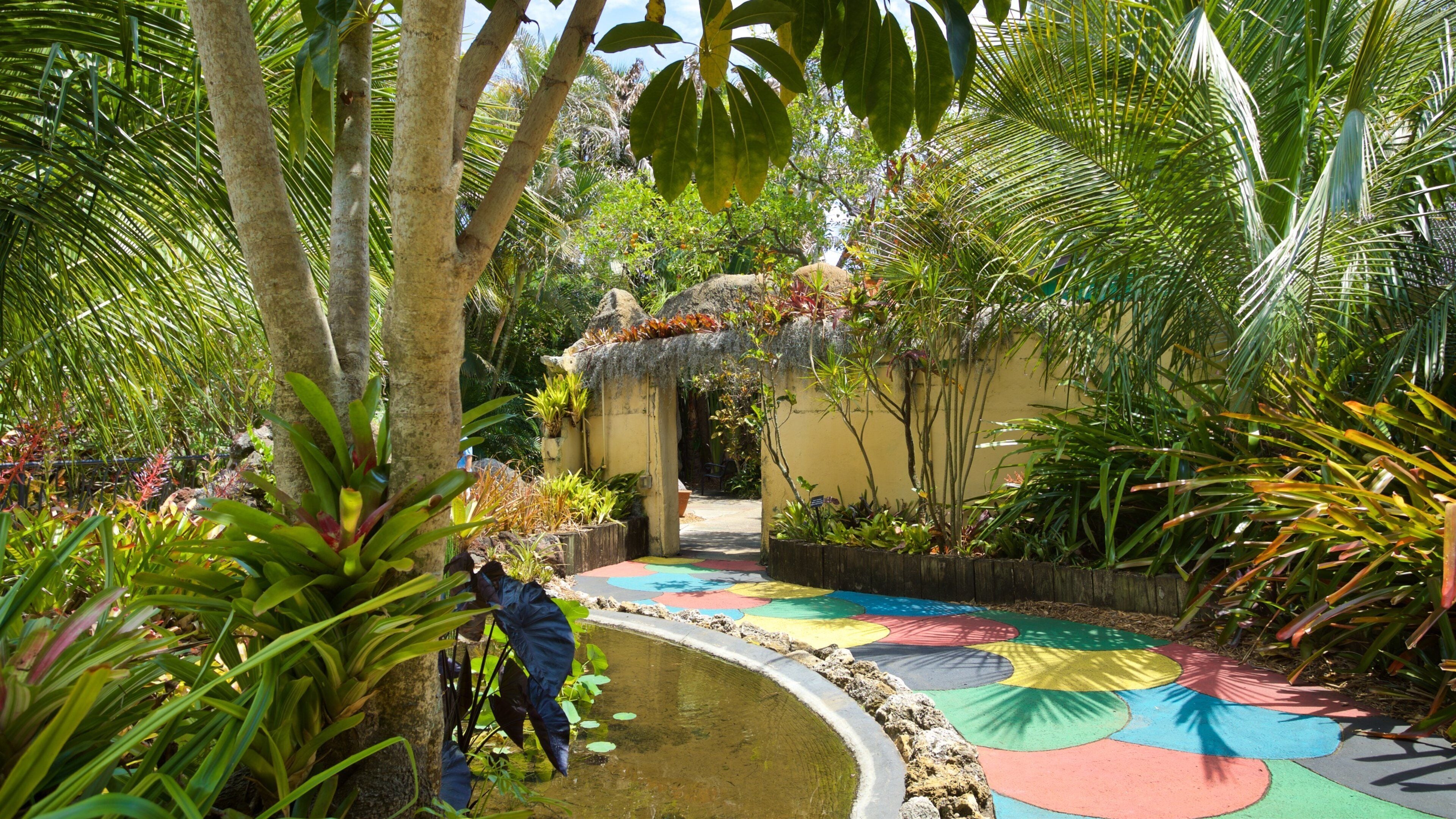 Sunken Gardens featuring a park