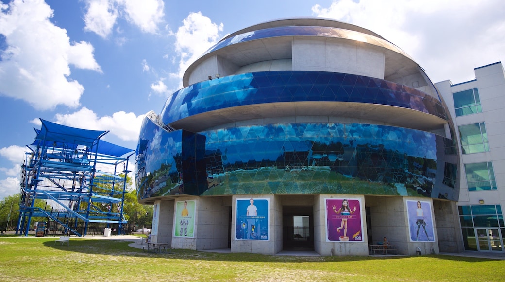 Museum of Science and Industry which includes modern architecture