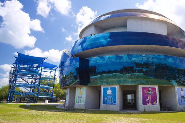 Museum of Science and Industry which includes modern architecture