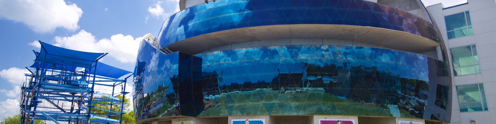 Museum of Science and Industry which includes modern architecture