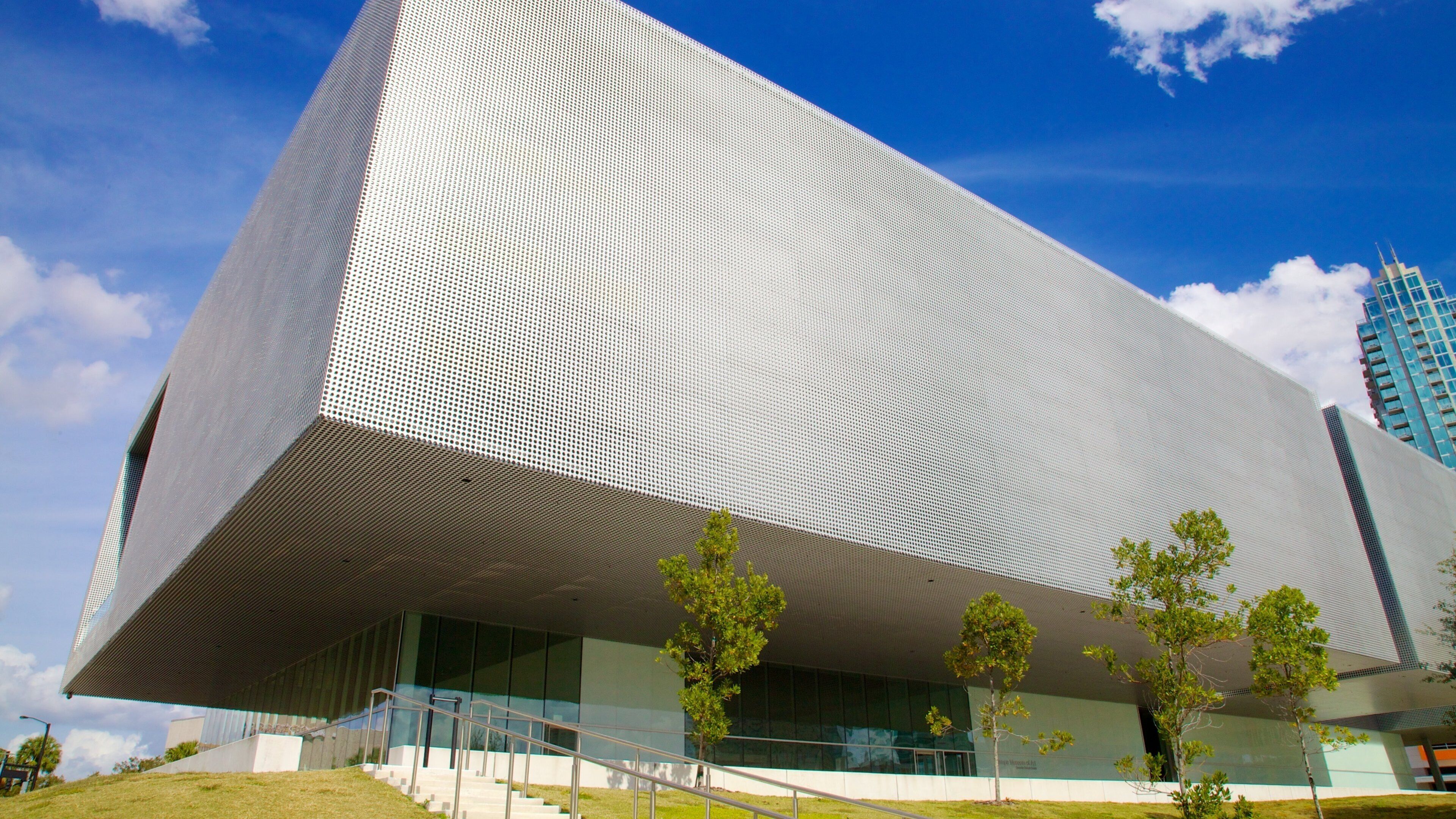 Tampa Museum of Art which includes a city