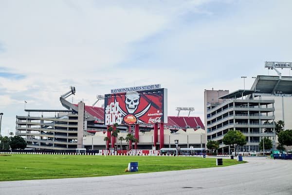 Tampa_RaymondJamesStadium_503050_03