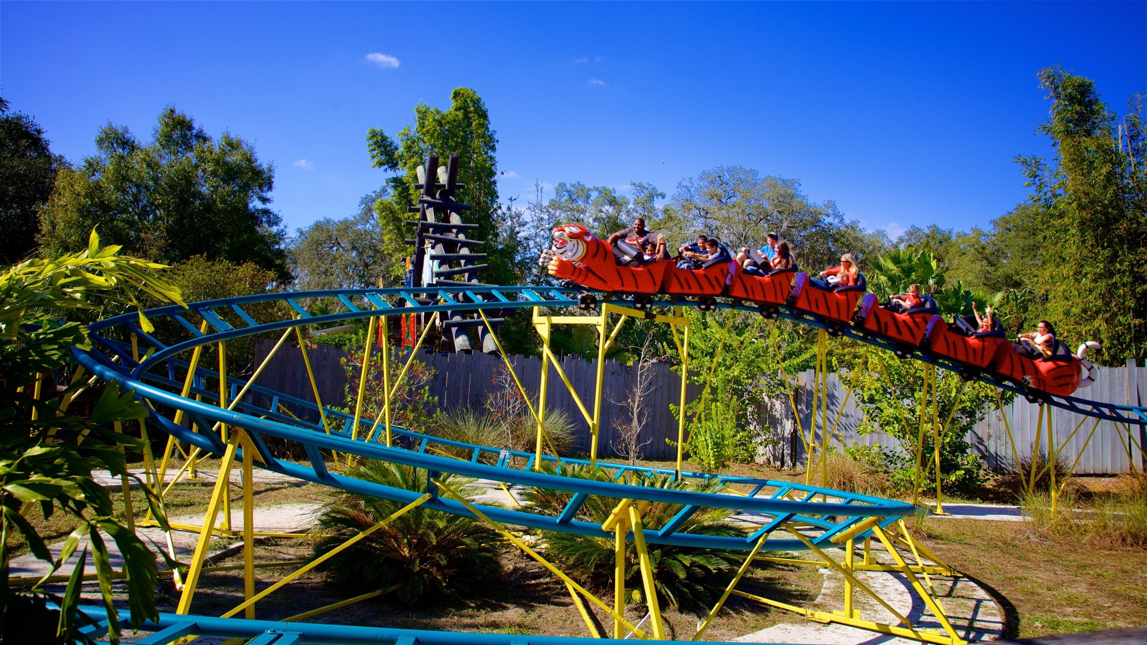 Lowry Park Zoo mettant en vedette balades aussi bien que petit groupe de personnes